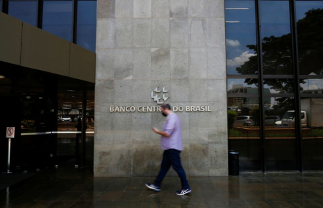 BRÉSIL: LA BANQUE CENTRALE CHOISIT UNE HAUSSE DE TAUX PLUS IMPORTANTE POUR MAÎTRISER L'INFLATION