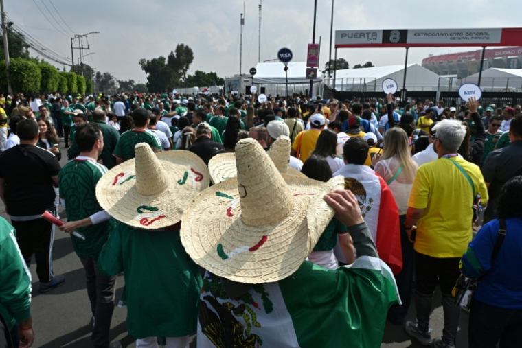 Des supporters mexicains se rassemblent le 11 juin 2026 à Mexico avant le coup d'envoi du match d'ouverture du Mondial-2026 entre le Mexique et l'Afrique du Sud ( AFP / Mario Vazquez )