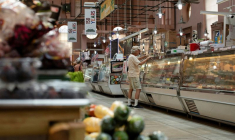 Des personnes font leurs courses à Washington