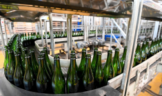 Une usine O-I à Béziers. ( AFP / SYLVAIN THOMAS )