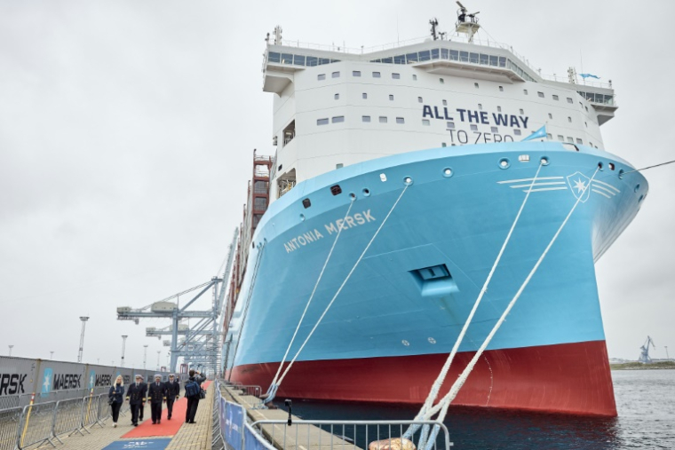 Le "Laura Maersk", premier porte-conteneur du géant danois du transport maritime Maersk à naviguer au e-méthanol, lors de son baptême, dans le port d'Aarhus au Danemark, le 9 août 2024 ( Ritzau Scanpix / Mikkel Berg Pedersen )