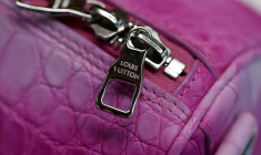 Photo d'archives d'un sac à main fabriqué à l'Atelier Louis Vuitton