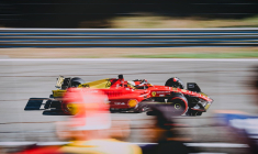 Le pilote de Formule 1 Charles Leclerc lance sa marque de glaces. (Crédits: Pexels - Jenda Kubeš)