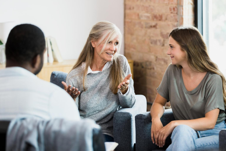 Conflit d’héritage: la médiation successorale permet de renouer le dialogue entre héritiers et de trouver un accord amiable, sans passer par une longue procédure judiciaire. ( crédit photo : Getty Images )