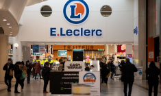 L'émission "Complément d'enquête" de France 2, diffusée jeudi 14 septembre, épingle les méthodes de E.Leclerc pour maintenir des prix bas.  ( AFP / LOIC VENANCE )