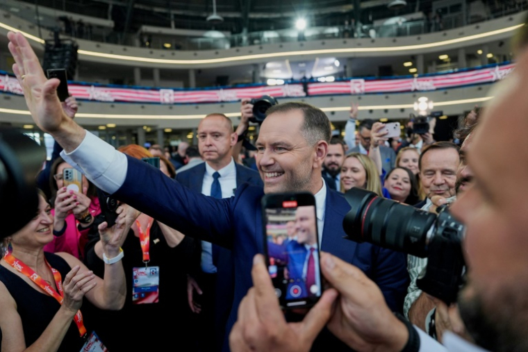 Le candidat à la présidentielle Karol Nawrocki, lors d'un meeting de campagne à Jasionka, le 27 mai 2025 en Pologne ( POOL / Alex Brandon )