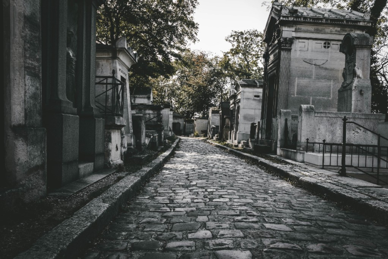 Ces monuments funéraires qui se vendent aux enchères (Crédit photo: Echo Grid - Unsplash)