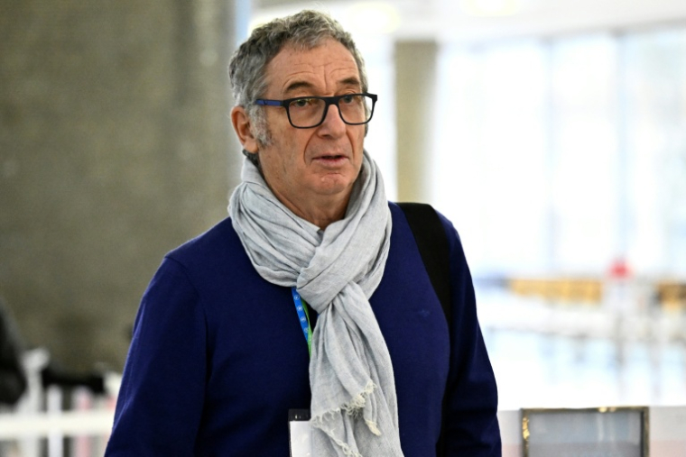 Eric Mouzin, le père d'Estelle Mouzin, arrive à la cour d'assises pour assister au procès de Monique Olivier, ex-femme du tueur en série Michel Fourniret, le 14 décembre 2023 à Nanterre, près de Paris ( AFP / JULIEN DE ROSA )