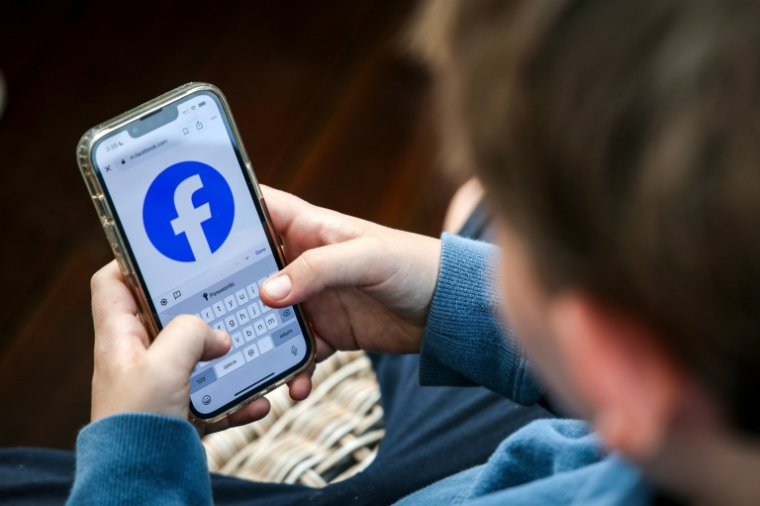 Meta, YouTube et d'autres géants de la tech ont condamné l'interdiction. Tous ont cependant accepté de s'y plier, à l'instar de Meta (Facebook, Instagram, Threads) qui a annoncé avoir commencé à supprimer les comptes des utilisateurs concernés ( AFP / David GRAY )