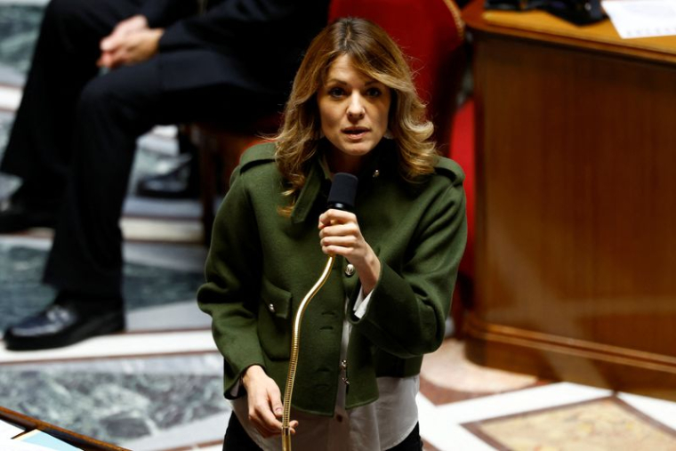 La porte-parole du gouvernement français, Maud Bregeon, s'exprime à l'Assemblée Nationale à Paris