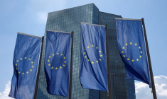 Des drapeaux européens devant le bâtiment de la Banque centrale européenne (BCE)