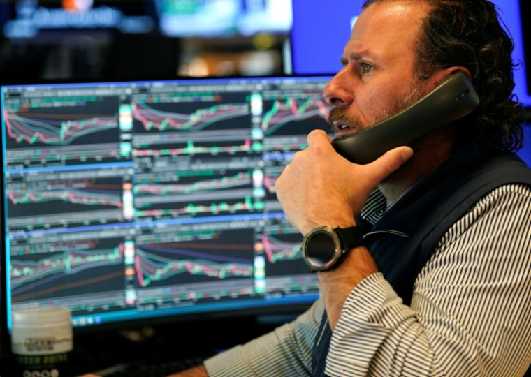 Un opérateur à la Bourse de New York, le 25 février 2026 ( AFP / TIMOTHY A. CLARY )