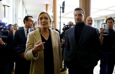 Marine Le Pen et Jordan Bardella après un discours à la presse