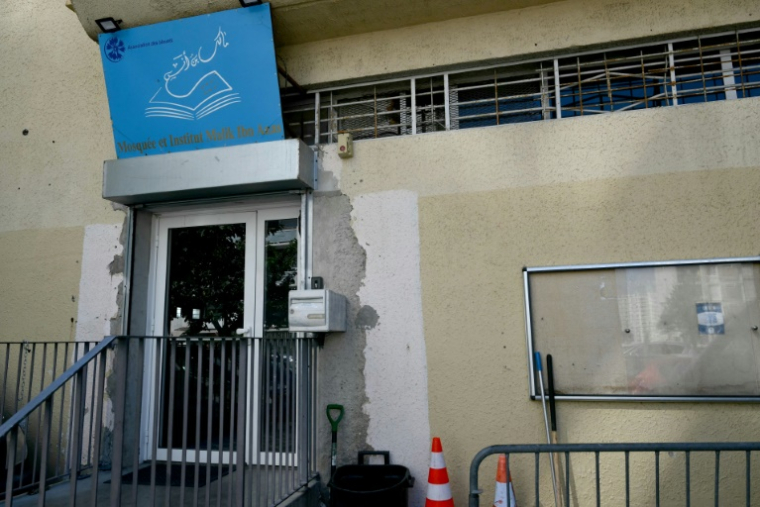 L'entrée de la mosquée des Bleuets et du bâtiment de l'institut Malik Ibn Anas à Marseille, le 20 août 2024 ( AFP / Christophe SIMON )