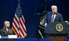 Le président américain Donald Trump et la ministre de la Justice Pam Bondi, le 8 septembre 2025 au musée de la Bible à Washington ( AFP / SAUL LOEB )