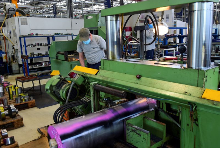 ZONE EURO: LA PRODUCTION MANUFACTURIÈRE RECULE