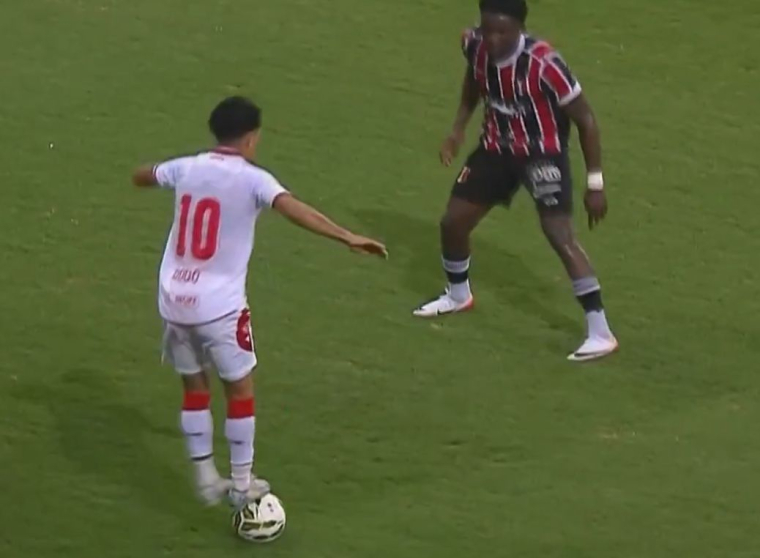 Au Brésil, un joueur est averti pour un dribble