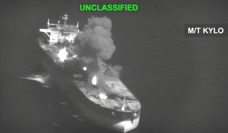 Capture d'écran réalisée le 5 septembre 2026 à partir d'une vidéo diffusée par le Commandement central des États-Unis (Centcom) sur X montrant ce que le Centcom présente comme une frappe des forces armées américaines contre un pétrolier iranien, dans le golfe d'Oman, le 5 septembre 2026 ( US Central Command (CENTCOM) / Handout )