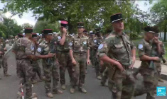 Avec la flamme olympique à Paris, un 14-Juillet aménagé