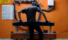 Chaîne de montage de VTT et de motoneiges Polaris dans leur usine de fabrication et d'assemblage à Roseau