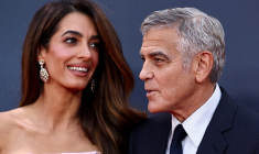 Amal et George Clooney à Londres, au Royaume-Uni, le 10 octobre 2025. ( AFP / HENRY NICHOLLS )
