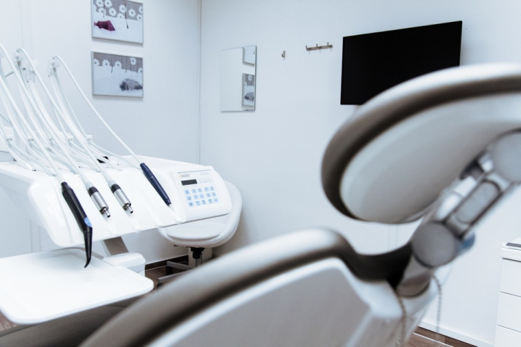 Fraudes aux soins dentaires : l'association Anticor alerte sur une recrudescence des arnaques
