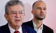 Manuel Bompard, membre du parti, et Jean-Luc Mélenchon, fondateur du parti d'opposition de gauche radicale La France Insoumise (LFI)