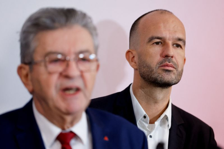 Manuel Bompard, membre du parti, et Jean-Luc Mélenchon, fondateur du parti d'opposition de gauche radicale La France Insoumise (LFI)