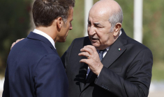 Le président français Emmanuel Macron et le président algérien Abdelmadjid Tebboune, à Alger le 27 août 2022.  ( AFP / LUDOVIC MARIN )