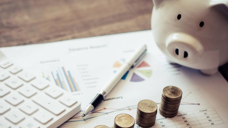 À partir de 70 ans, l’assurance-vie reste avantageuse pour transmettre son patrimoine, malgré une fiscalité différente selon la date des versements.(Crédit photo: © photobyphotoboy - stock.adobe.com)