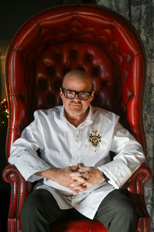Le chef star britannique Heston Blumenthal, le 19 novembre 2025 dans le village de Bray, à l'ouest de Londres ( AFP / JUSTIN TALLIS )