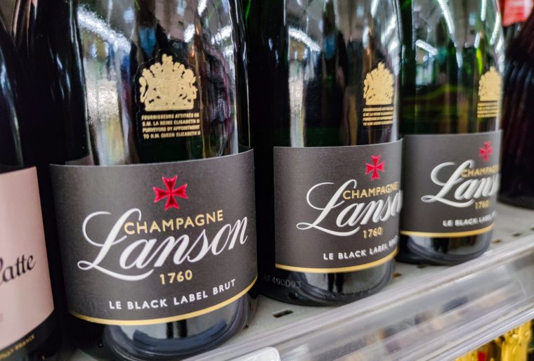 Des bouteilles de Champagne Lanson. (Crédits: Adobe Stock)
