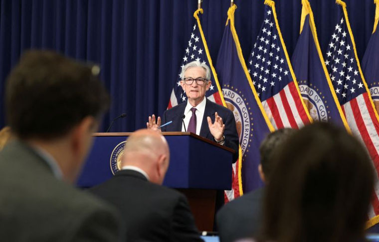 La Fed attend davantage de données pour orienter sa politique, souligne Powell