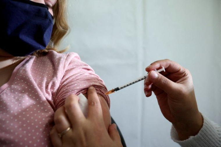 FRANCE: LE SÉNAT ENTEND "FIXER DES LIMITES" AU PASS VACCINAL