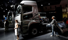DAIMLER EN BONNE VOIE POUR LA SCISSION DE SA DIVISION CAMIONS