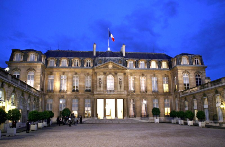 LE PROCÈS DES SONDAGES DE L'ELYSÉE S'OUVRE DANS L'OMBRE DE NICOLAS SARKOZY