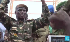 Niger : nouvelle manifestation à Niamey, Emmanuel Macron salue le travail de son ambassadeur