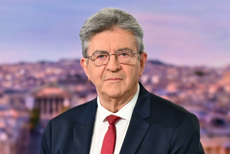 Jean-Luc Mélenchon sur le plateau de TF1 le 3 mai 2026 ( AFP / Julie SEBADELHA )