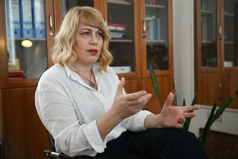 Merita Emini-Sadiku, directrice de la clinique d'endocrinologie au Centre universitaire du Kosovo, lors d'un entretien avec l'AFP à Pristina, le 27 mars 2025 ( AFP / Armend NIMANI )