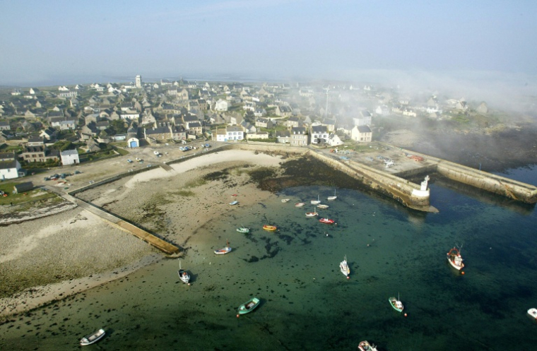 Le bourg de Molène sur l'île du même nom au large du Finistère, le 23 mars 2003 ( AFP / MARCEL MOCHET )