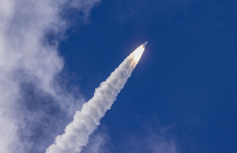 Un décollage d'une fusée Ariane 6 de l'Agence spatiale européenne, en juillet 2024, depuis Kourou (illustration) ( AFP / JODY AMIET )