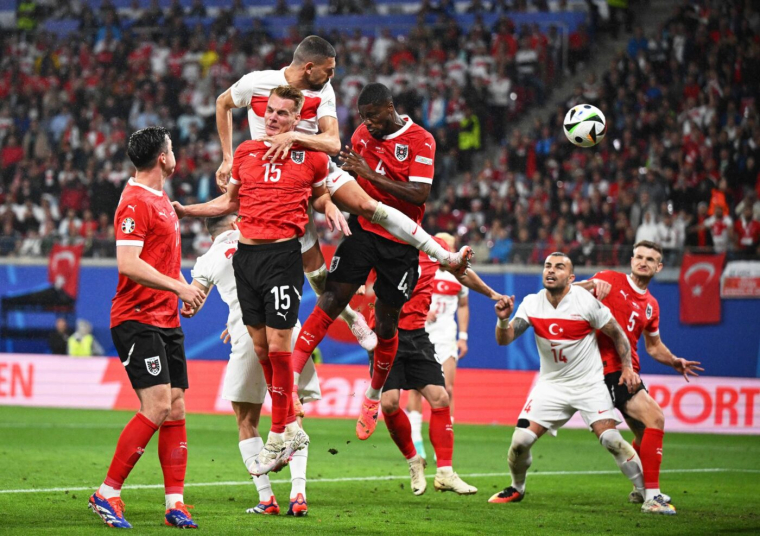 Demiral bat l'Autriche et envoie la Turquie en quarts