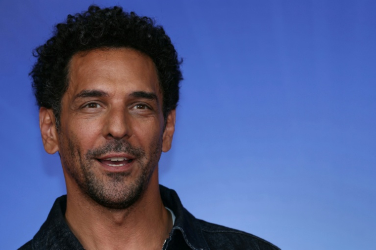 Tomer Sisley pose lors d'un photocall dans les locaux de TF1 à Boulogne-Billancourt, le 18 juin 2026 ( AFP / Alain JOCARD )