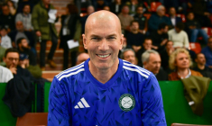 Zinédine Zidane lors d'un tournoi de futsal caritatif, le 19 mars 2025 à Limoges ( AFP / Pascal LACHENAUD )