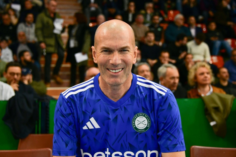 Zinédine Zidane participe à un tournoi de futsal de charité, "Les Défis du Sport", au Palais des Sports de Beaublanc à Limoges, le 19 mars 2025 ( AFP / Pascal LACHENAUD )
