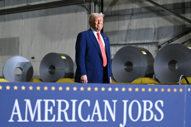 Le président américain Donald Trump lors d'une visite de l'acierie US Steel à West Mifflin, en Pennsylvanie, le 30 mai 2025 ( AFP / SAUL LOEB )