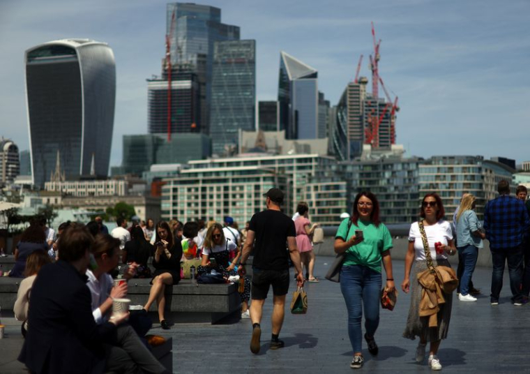 L'ÉCONOMIE BRITANNIQUE SE RAPPROCHE UN PEU PLUS DE LA RÉCESSION