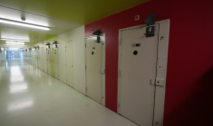 Des cellules dans un couloir de la prison de Vendin-le-Vieil, le 14 mai 2025 dans le Pas-de-Calais ( POOL / Michel Euler )