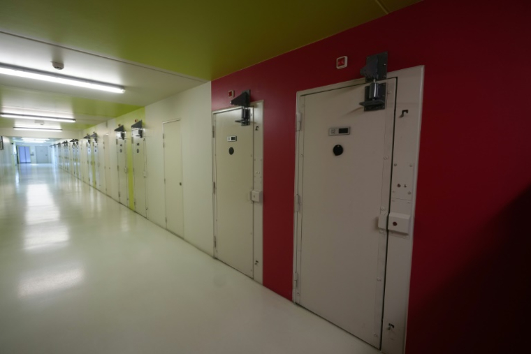 Un couloir de la prison de Vendin-le-Vieil (Pas-de-Calais) le 14 mai 2025 ( POOL / Michel Euler )