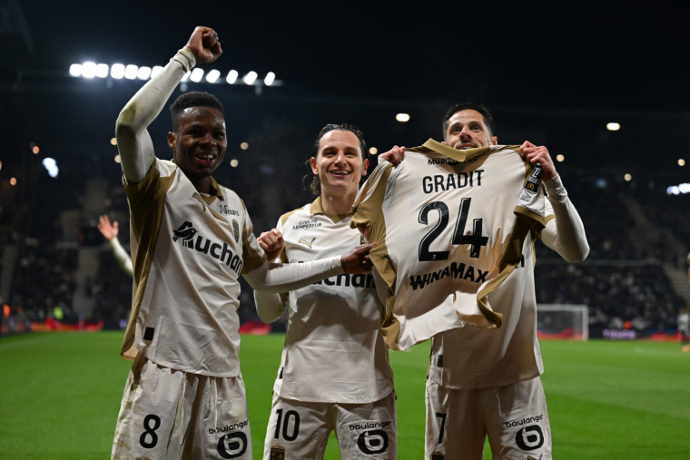 Lens est leader de Ligue 1 !